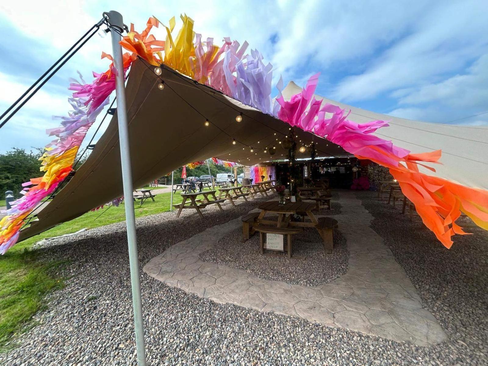 Arcadia Safari Tent In Private 5 Acre Field Wrexham Exterior foto