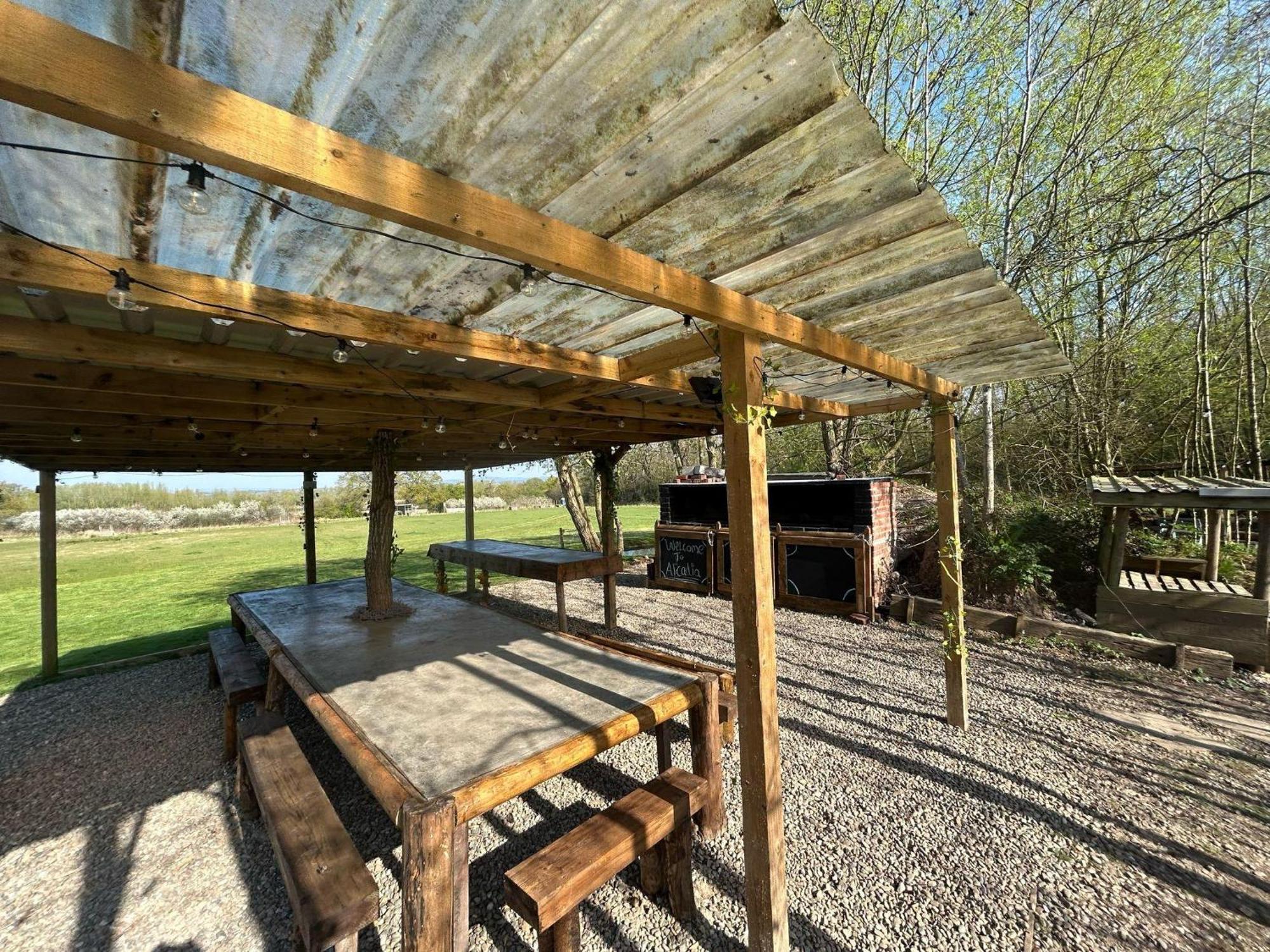 Arcadia Safari Tent In Private 5 Acre Field Wrexham Exterior foto
